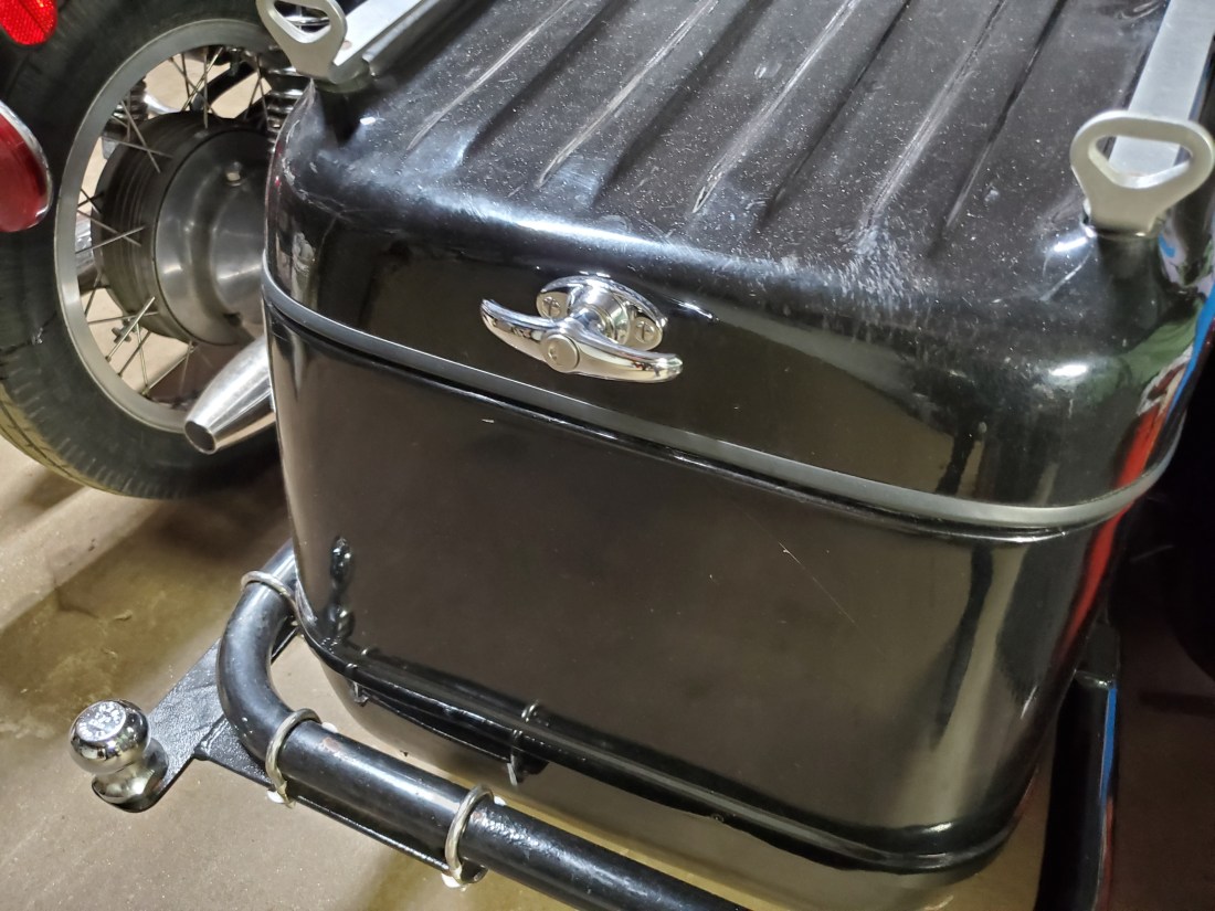 SIDECAR TRUNK LATCH